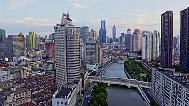 上海苏州河两岸高楼建筑航拍视频的预览图